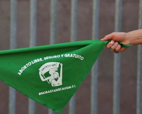 Nuevo reglamento busca impedir que objeción de conciencia limite acceso al aborto legal en Chile